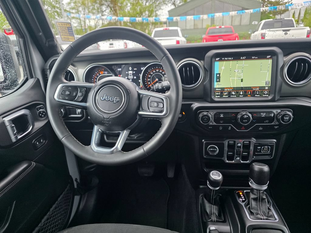 Used 2023 Jeep Wrangler Unlimited Sahara AWD/4WD image 11