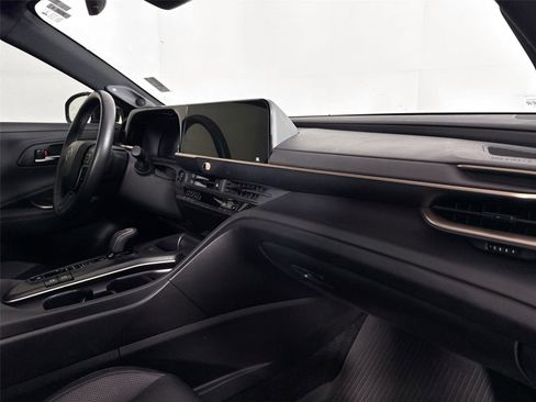 Used 2023 Toyota Crown Limited image 46