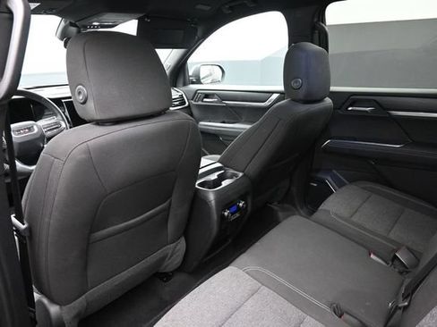 Used 2025 GMC Acadia Elevation FWD image 11