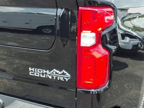 Used 2024 Chevrolet Silverado 1500 High Country w/ High Country Premium Package AWD/4WD image 10