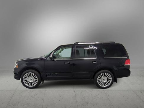 Used 2017 Lincoln Navigator Reserve image 6