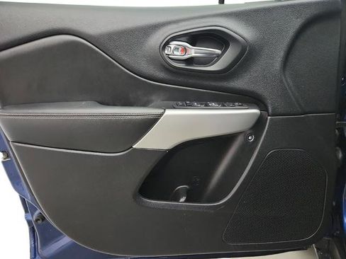 Used 2018 Jeep Cherokee Latitude Plus image 17