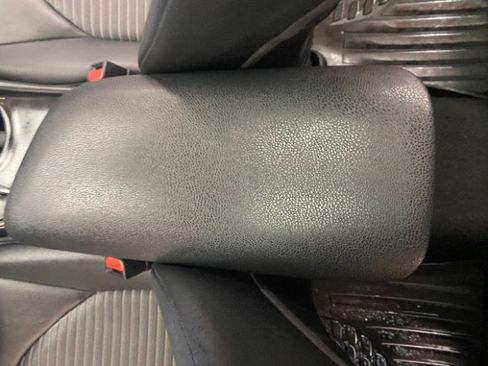 Used 2020 Toyota Camry SE w/ Sunroof Package image 26