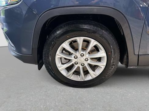 Used 2021 Jeep Cherokee Latitude FWD image 11