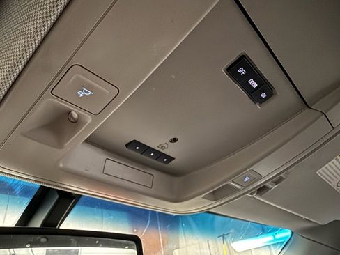 Used 2015 GMC Sierra 2500 SLE w/ SLE Preferred Package image 11