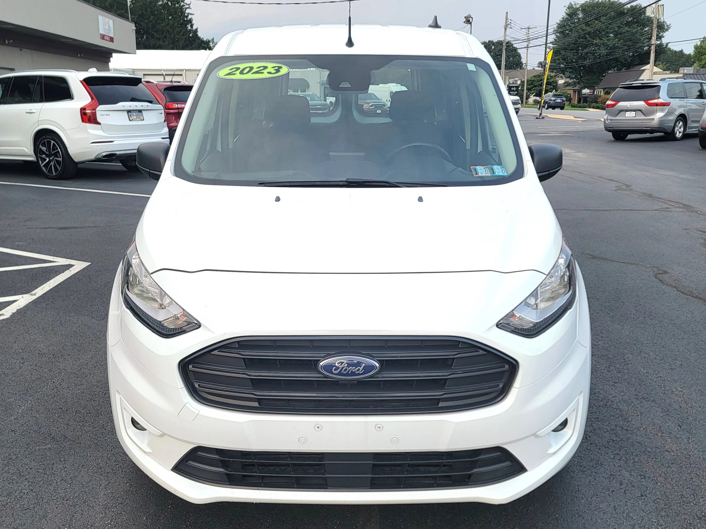 Used 2023 Ford Transit Connect XLT FWD image 2