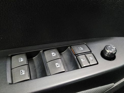 Used 2019 Toyota Highlander LE image 27