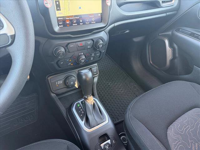 Used 2023 Jeep Renegade Latitude AWD/4WD image 12