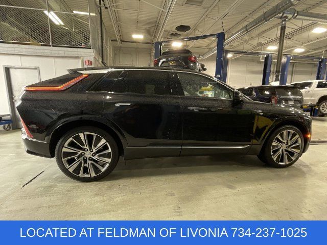 Used 2024 Cadillac Lyriq Luxury w/ LPO, Floor Liner Package AWD/4WD image 9