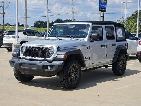 Used 2024 Jeep Wrangler Unlimited Sport AWD/4WD image 3