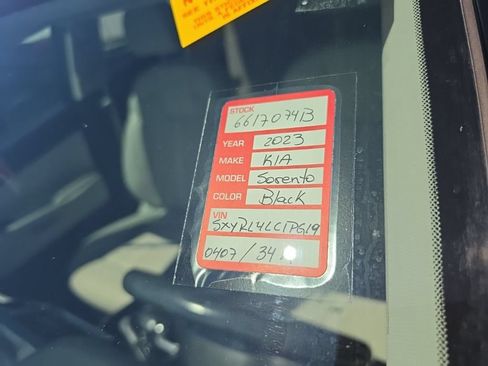 Certified 2023 Kia Sorento S FWD image 8