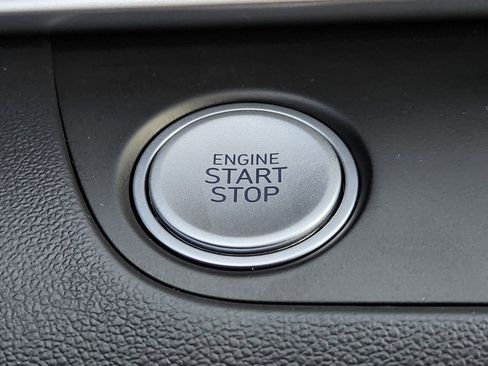 Used 2025 Hyundai Elantra SEL image 21