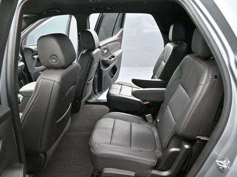 Used 2023 Chevrolet Traverse RS FWD image 28