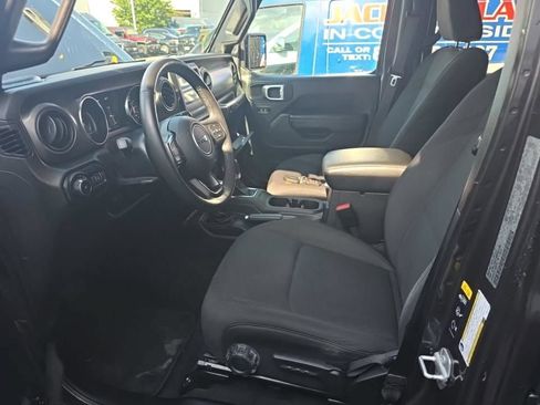 Used 2022 Jeep Wrangler Unlimited Sport AWD/4WD image 3