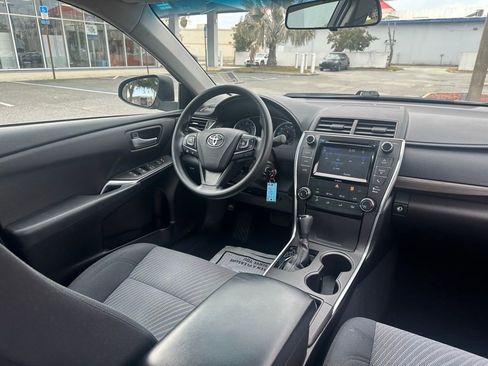 Used 2017 Toyota Camry LE image 18