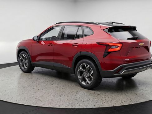 Used 2025 Chevrolet Trax LT w/ LT Convenience Package FWD image 6