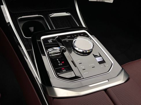 New 2026 BMW 740i xDrive w/ Premium Package image 18