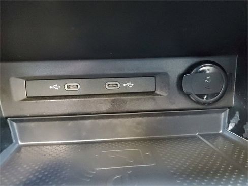 Used 2023 Volkswagen Tiguan SE R-Line image 21