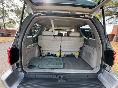 Used 2004 Toyota Sequoia Limited image 28