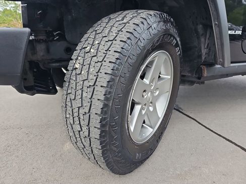 Used 2012 Jeep Wrangler Rubicon w/ Dual Top Group AWD/4WD image 33