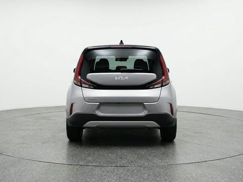Used 2025 Kia Soul LX w/ LX Technology Package FWD image 7