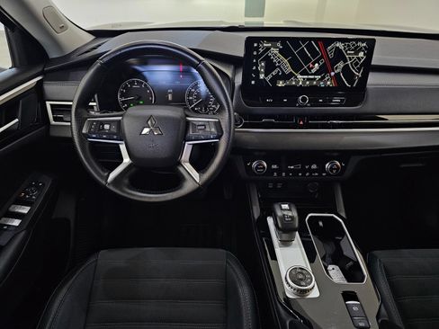 Used 2025 Mitsubishi Outlander SE AWD/4WD image 27