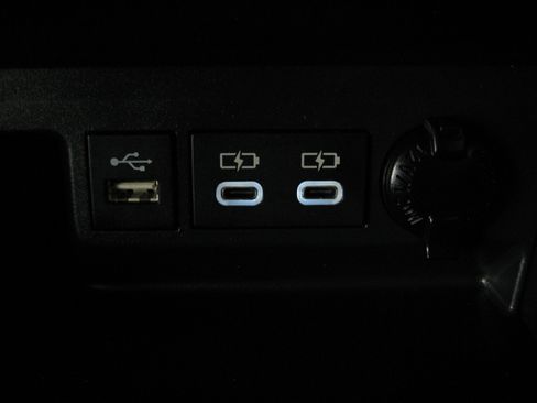 Used 2023 Toyota Highlander XLE image 19