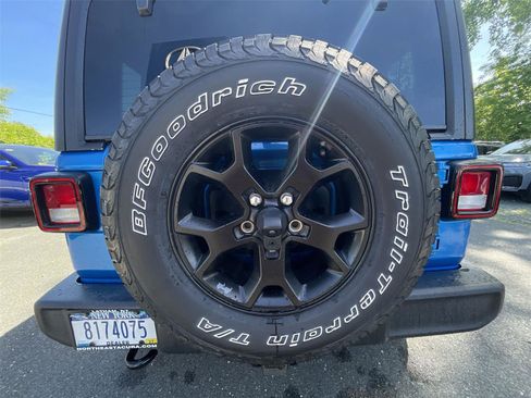 Used 2022 Jeep Wrangler Sport AWD/4WD image 29
