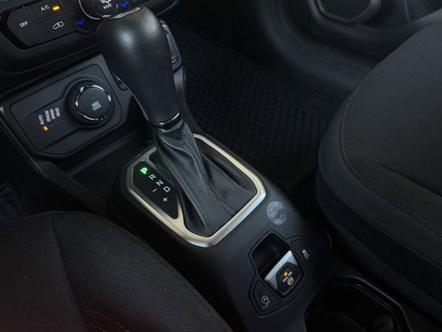 Used 2023 Jeep Renegade Latitude image 30