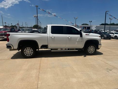 Used 2024 Chevrolet Silverado 2500 LT AWD/4WD image 33