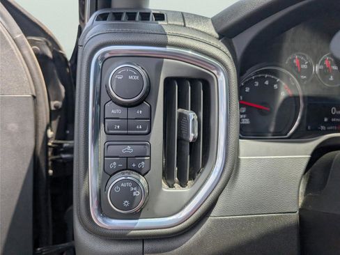 Used 2022 Chevrolet Silverado 1500 LT w/ Z71 Off-Road Package AWD/4WD image 12