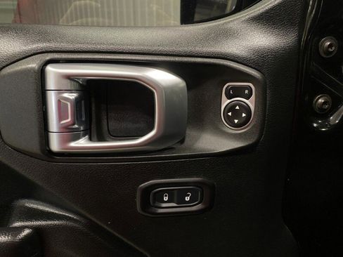 Used 2018 Jeep Wrangler Rubicon AWD/4WD image 25