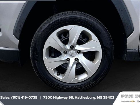 Used 2022 Toyota RAV4 LE image 7