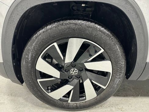 Used 2025 Volkswagen Atlas Cross Sport SE image 66