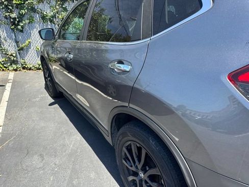 Certified 2017 Nissan Rogue SV w/ Midnight Edition FWD image 3