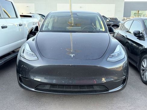 Used 2024 Tesla Model Y Long Range AWD/4WD image 2
