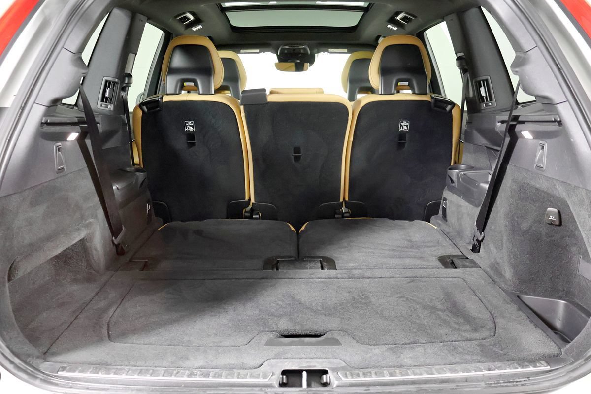 Used 2018 Volvo XC90 T5 Momentum w/ Convenience Package AWD/4WD image 16