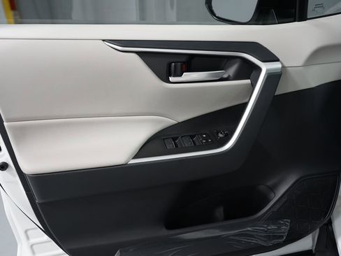 New 2025 Toyota RAV4 XLE image 30