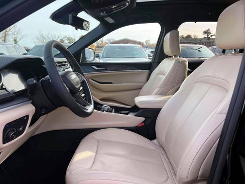 Used 2023 Jeep Grand Cherokee 4xe w/ Luxury Tech Group II image 15