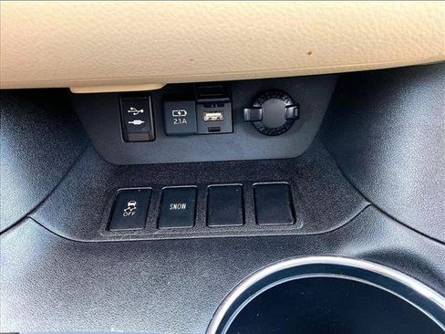 Used 2019 Toyota Highlander XLE FWD image 26