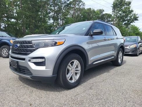 Used 2022 Ford Explorer XLT w/ Equipment Group 202A RWD image 4
