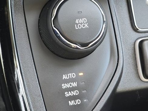 Used 2019 Jeep Compass Limited w/ Safety & Security Group image 13