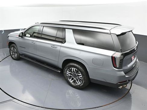 Used 2025 Chevrolet Suburban Z71 w/ Z71 Off-Road Package AWD/4WD image 43