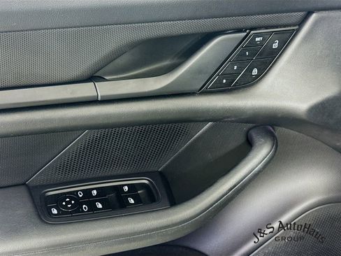 Used 2021 Porsche Taycan image 23