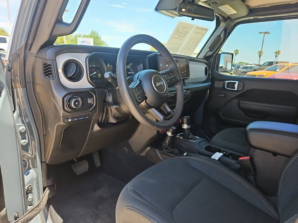 Used 2024 Jeep Wrangler Unlimited AWD/4WD image 16