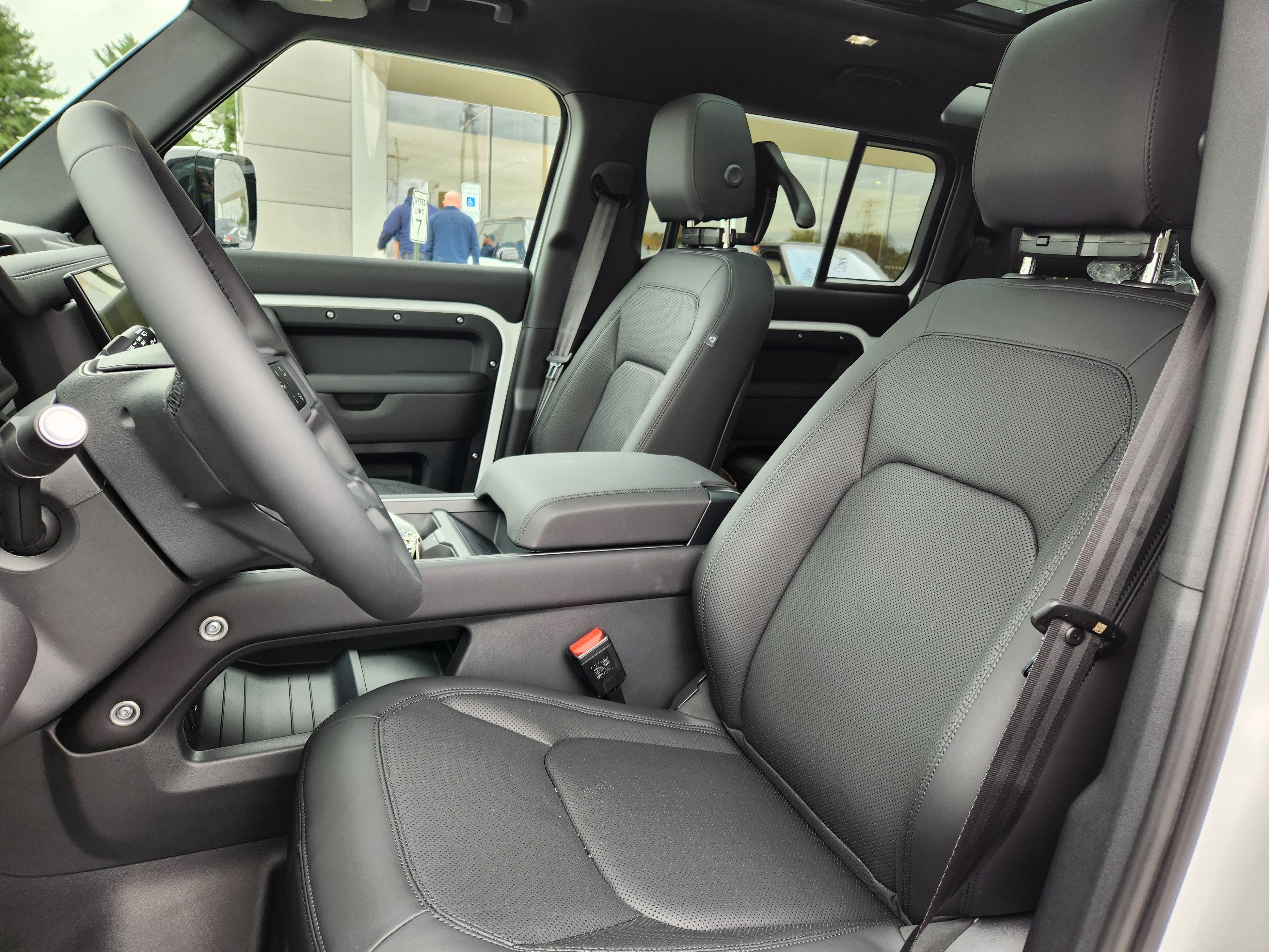 New 2026 Land Rover Defender 110 X-Dynamic SE AWD/4WD image 8