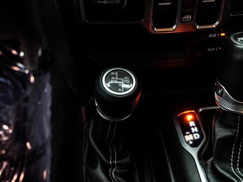 Used 2019 Jeep Wrangler Unlimited Sahara image 19