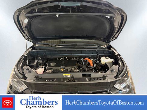 Used 2024 Toyota Highlander XLE AWD/4WD image 8