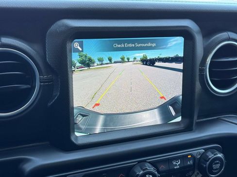 Used 2021 Jeep Gladiator Overland w/ Popular Equipment Package AWD/4WD image 19