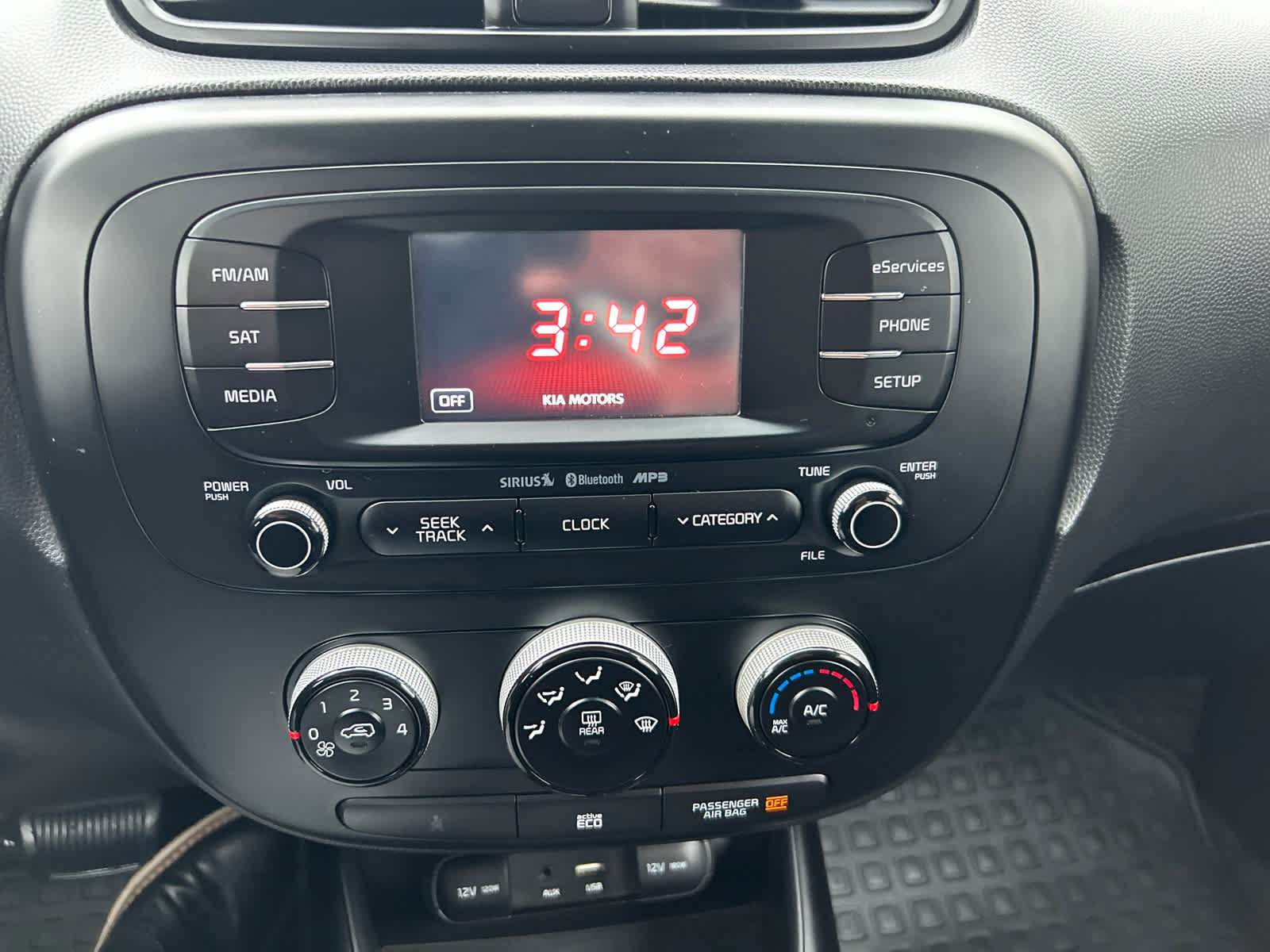 Used 2015 Kia Soul + FWD image 16